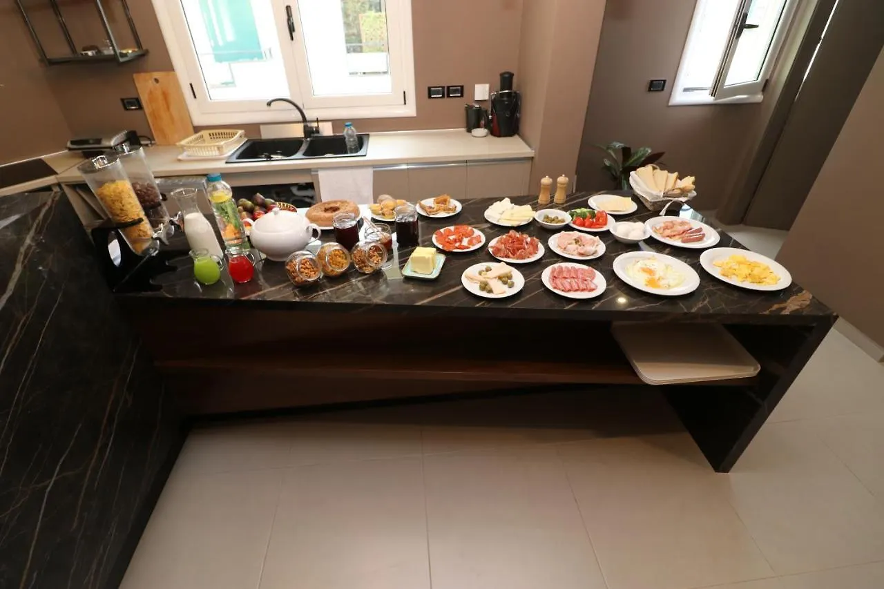 Cc Hotel & Residence Vlora 0*,