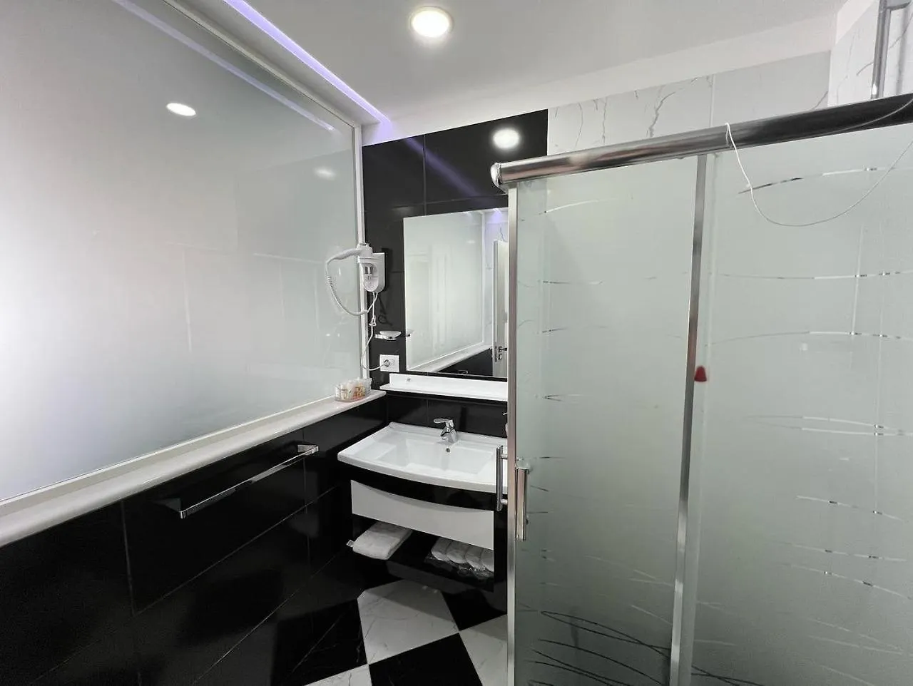 Cc Hotel & Residence Vlora